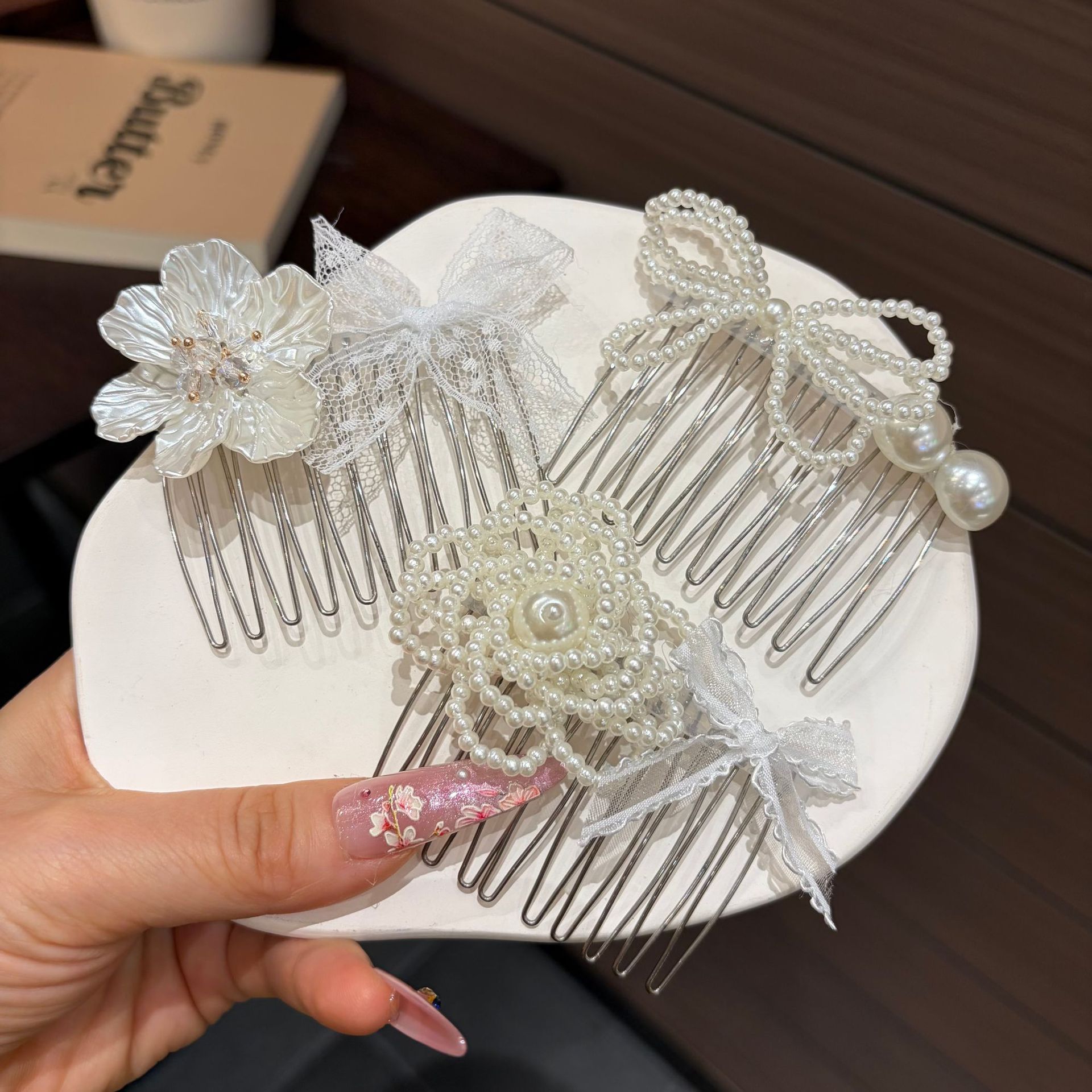 Pente de cabelo floral com pér - Tech Accessories Women avaliação e preço
